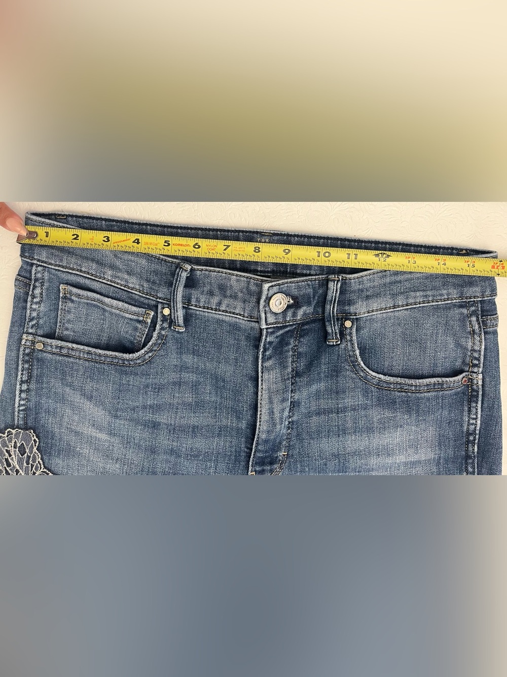 WHBM Embroidered Design High Rise Everyday Soft Straight Jeans Size 10 - Picture 5 of 7